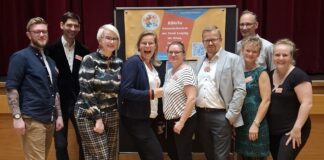 Große Freude beim Team um KiHoTa-Vorsitzende Karen Rabe (4.v.l.): Der erste Netzwerktreffen war ein voller Erfolg. Foto: KiHoTa Leipzig