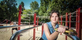 Verena Keßler auf Calisthenics-Gelände im Clara-Zetkin-Park in Leipzig