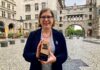 Hat nun seinen Platz in Leipzig gefunden: Der Award als "Best Global Music City" 2025. Foto: Stadt Leipzig