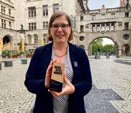 Hat nun seinen Platz in Leipzig gefunden: Der Award als "Best Global Music City" 2025. Foto: Stadt Leipzig