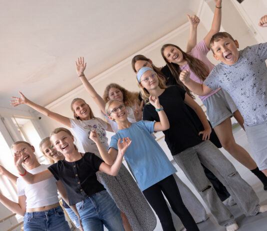Die Theatergruppe &bdquo;DIE KIDDIES&ldquo; aus Altenburg bringt erstmals am Freitag, den 26. September um 10 Uhr im Heizhaus Altenburg eine interaktive Impro-Show mit dem Titel &bdquo;DIE IMPRONISTEN&ldquo; auf die B&uuml;hne. Foto: Ronny Ristok