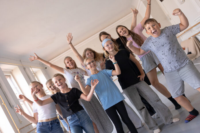Die Theatergruppe &bdquo;DIE KIDDIES&ldquo; aus Altenburg bringt erstmals am Freitag, den 26. September um 10 Uhr im Heizhaus Altenburg eine interaktive Impro-Show mit dem Titel &bdquo;DIE IMPRONISTEN&ldquo; auf die B&uuml;hne. Foto: Ronny Ristok