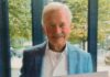 Ein sichtlich gerührter Organisator mit einem stolzen Spendenscheck: Alfred Wiesner präsentiert das Ergebnis vom vierten "HerzRadeln". Foto: Matthias Seidler
