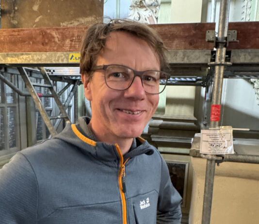 Diplom-Restaurator Oliver Tietze l&auml;dt schon seit einigen Jahren zur Internationalen Sommerschule in den Pfarrbereich Schenkenberg ein. Foto: Andreas Bechert
