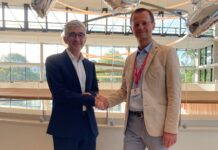 Übergabe des AGA-Komitee-Vorsitzes von Prof. Aurich (r.) an Prof. Izadpanah auf der Jahrestagung der AGA (Europa's größter Fachgesellschaft für Arthroskopie und Gelenkchirurgie). Foto; Klinikum Altenburger Land