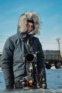 Wurde für ihre Kameraarbeit zur Doku "Die Taxi-Oma" ausgezeichnet: Dunja Engelbrecht bei den Dreharbeiten in Kasachstan. Foto: MDR