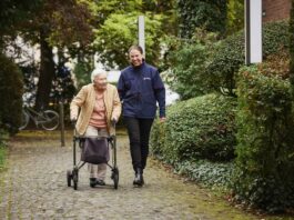 F&uuml;r den Besuchs- und Begleitungsdienst sucht die Diakonie in Borna noch Ehrenamtliche. Foto: Lena Kirchner