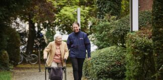 Für den Besuchs- und Begleitungsdienst sucht die Diakonie in Borna noch Ehrenamtliche. Foto: Lena Kirchner