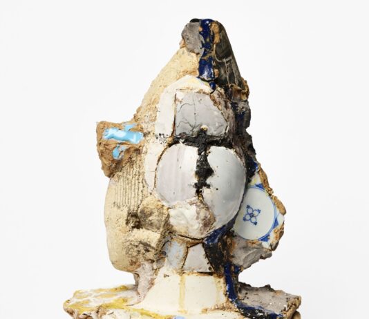 Keramik wie hier "Kleiner Kopf" von Gertraud M&ouml;hwald zeigt die neue Sonderausstellung im Grassi MAK. Foto: Esther Hoyer