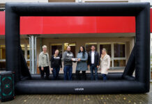 Stolz auf die Bürgerbudget-Projekte, v.r.: Kristina Naske (JuSeFa), André Neumann (OBM), Franziska Wittig (JuSeFa), Patrick Wagner (Projekt INKA), Marianne Demmler (Projekt INKA) und Lina Taubert (Stadtverwaltung). Foto: Franziska Ebert