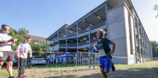 Im Parkhaus am Sana Klinikum in Borna l&auml;uft Pepe Max dem Sieg entgegen