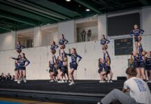 Eine Menge los in der Prager Spitze: Die Teams vom Cheerleading Club Leipzig stellen sich beim Showoff vor - mit dabei ist an diesem Tag natürlich auch der erfolgreiche Nachwuchs. Foto: CCL