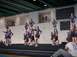 Eine Menge los in der Prager Spitze: Die Teams vom Cheerleading Club Leipzig stellen sich beim Showoff vor - mit dabei ist an diesem Tag nat&uuml;rlich auch der erfolgreiche Nachwuchs. Foto: CCL