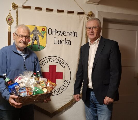 Dieter Patzig und Michael Fleck, Vorsitzender des DRK in Lucka. Foto: DRK