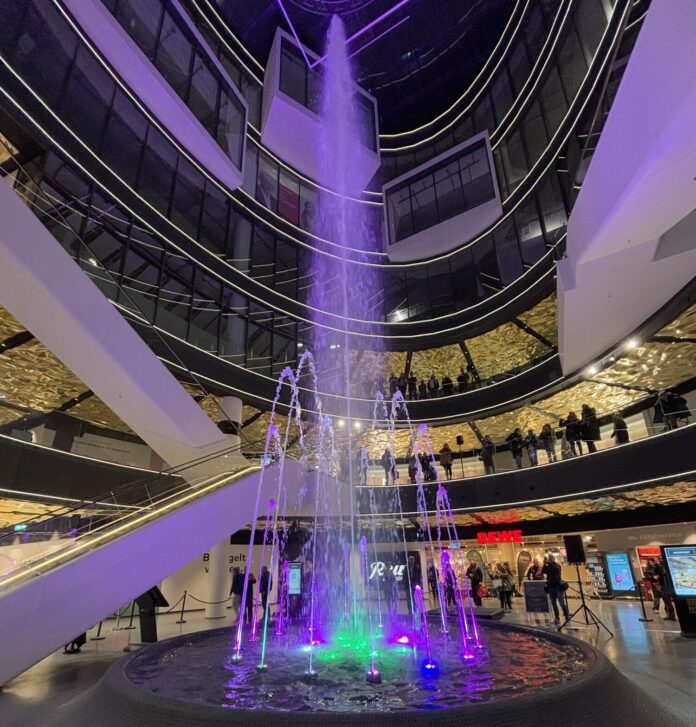 Was f&uuml;r ein Comeback: Der Springbrunnen im Leipziger Neo ist wieder in Gang! Foto: ec Advisors GmbH