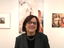 Sie stellt aktuell einen Ausschnitt ihrer Arbeit im Neuen Augusteum in Leipzig vor: Die Fotografin Marion Wenzel. Foto: Andr&eacute; Kempner
