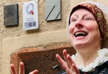 Auch als M&auml;rchenfee Adelmut wei&szlig; sie zu begeistern. Foto: Lars Preu&szlig;er