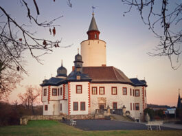 Burg Posterstein mit dem sanierten Bergfried. Foto: PM