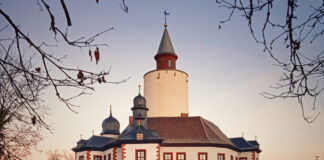 Burg Posterstein mit dem sanierten Bergfried. Foto: PM