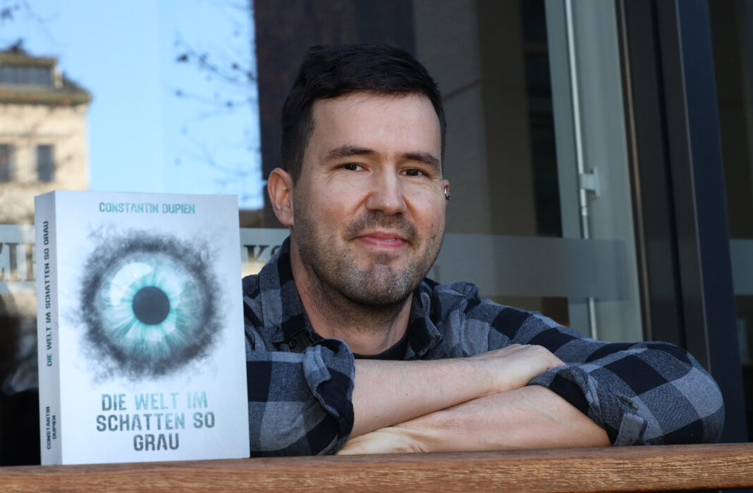 Constantin Dupien hei&szlig;t mit b&uuml;rgerlichem Namen Sauff. Das Pseudonym w&auml;hlte er, weil viele seiner Freunde und Kollegen lange nicht wissen sollten, dass er schreibt. Foto: Andr&eacute; Kempner