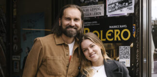 Willkommen im "Ausgezeichneten Ort der Kultur": Als solcher wird das Phonocentrum Leipzig von Daniel L&auml;ssig geehrt. Foto: Christian Rothe