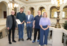 Die &Uuml;bergabe des F&ouml;rdermittelbescheides erfolgte im Landratsamt in Altenburg. Foto: PM