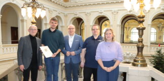 Die &Uuml;bergabe des F&ouml;rdermittelbescheides erfolgte im Landratsamt in Altenburg. Foto: PM