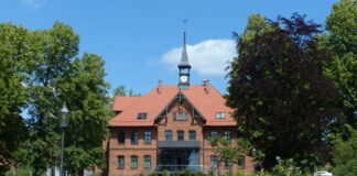 Das Verwaltungsgeb&auml;ude des S&auml;chsischen Krankenhauses (SKH) Altscherbitz. Foto: SKH Altscherbitz