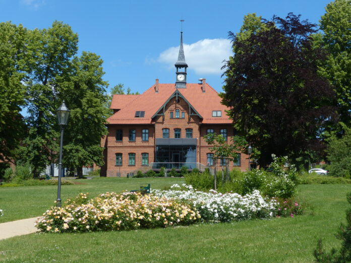 Verwaltungsgeb__ude Das Verwaltungsgebäude des Sächsischen Krankenhauses (SKH) Altscherbitz. Foto: SKH Altscherbitz