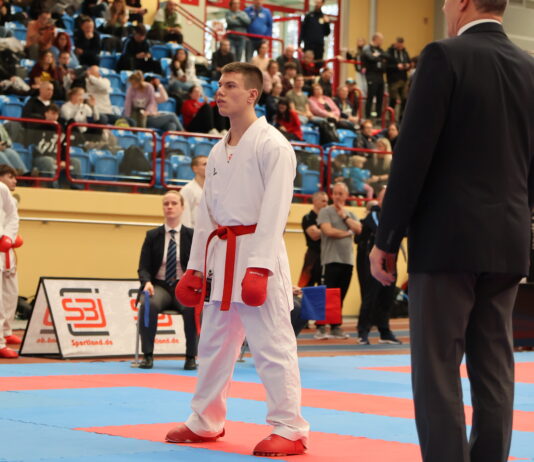 Julian B&ouml;hm zeigte bei den Deutschen Meisterschaften starke Leistungen und holte sich mit dem Th&uuml;ringischen Kumite-Team die Goldmedaille. Foto: PM