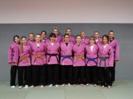 Das Frauenteam in ihren neuen Judoanz&uuml;gen f&uuml;r die neue Liga-Saison- Foto: privat