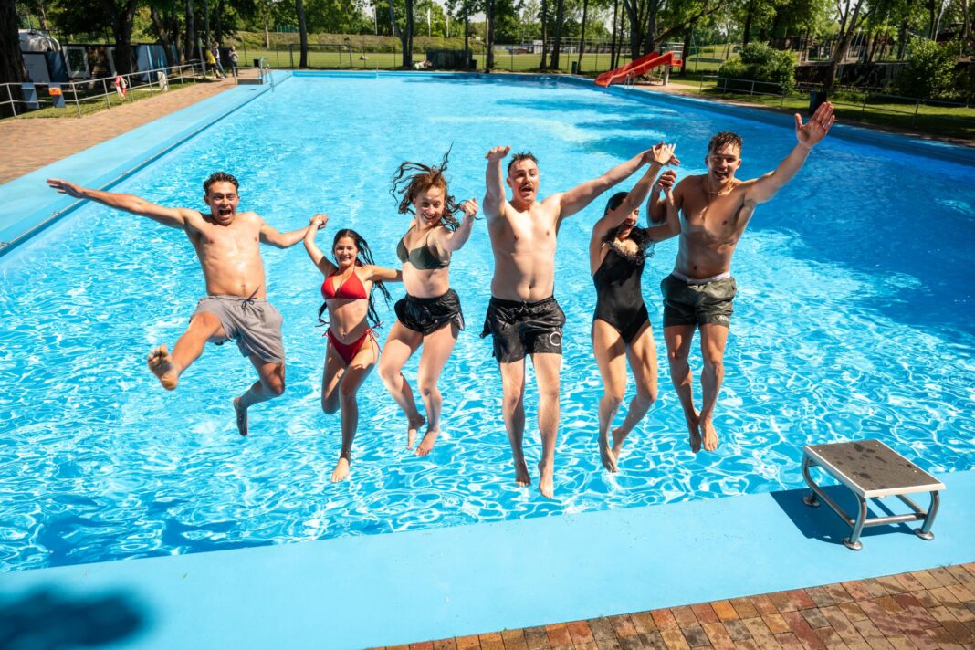 Rein ins Nass: F&uuml;r die Freibad-Saison 2026 suchen die Leipziger Sportb&auml;der schon Mitarbeitende. Foto: Leipziger Gruppe