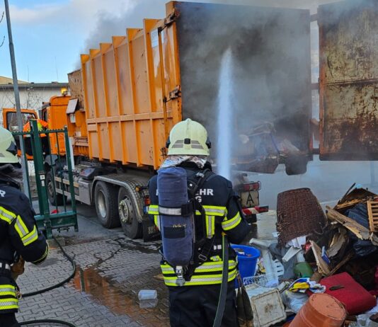Falsch entsorgte Akkus oder Batterien k&ouml;nnen in Wertstoffh&ouml;fen Br&auml;nde verursachen. Foto: srl