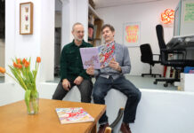 Die Comiczeichner Erik Weiser (l.) und James Turek in ihrem neuen Laden in Leipzig. Foto: Andr&eacute; Kempner