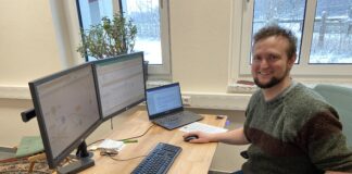 Christoph Beil, der neue Klimaschutzmanager f&uuml;r die Gemeinden Rackwitz, Krostitz und Sch&ouml;nw&ouml;lkau arbeitet aktuell viel am Computer, um Daten auszuwerten, Ma&szlig;nahmen zu analysieren und f&uuml;r eine Bestandsanalyse zusammenzustellen. Foto: Nannette Hoffmann