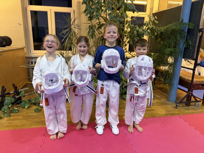 IMG_5272 Henry Walter, Emma Wolst, Aurelia Dentler und Sviatoslav Vitrenko sind in diesem Jahr neu im Karate-Landeskader (Kumite). Foto: PM