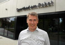 Kann auf ein Rekordjahr schauen: Martin Gr&auml;fe vor dem 2025 neu- er&ouml;ffneten Publikumsmagneten am Rabet. Foto: Andr&eacute; Kempner