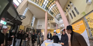 Prof. Dr. Ronny Maik Leder (rechts) bei seiner Ansprache im Foyer des Pauline Zentrums. Mit im Bild Dr. Skadi Jennicke die B&uuml;rgermeisterin f&uuml;r Kultur und S&ouml;ren Trillenberg Staatssekret&auml;r f&uuml;r Infrastruktur und Landesentwicklung. Im Bowlingtreff auf dem Leuschnerplatz, F&ouml;rdermittelbescheid &uuml;ber 60 Mio wurde &uuml;bergeben. Foto: Wolfgang Sens