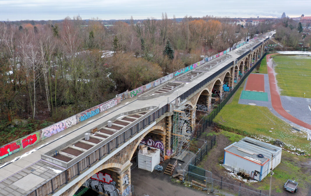 Was f&uuml;r ein Projekt: Auch das Viadukt Sellerhausen wird in die Ge- staltung vom Parkbogen Ost einbezogen &ndash; dazu kommen ein Gar- tenpark, f&uuml;r den es nun eine F&ouml;rderung gibt. Foto: Andr&eacute; Kempner