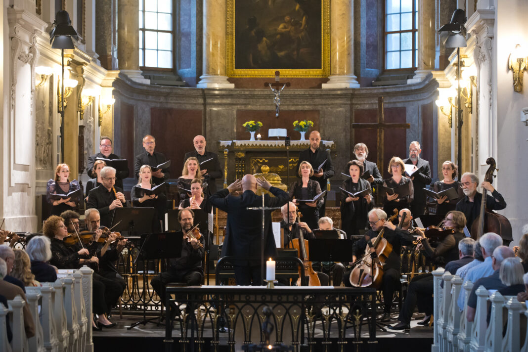Es sind Highlights wie das Bachfest &ndash; hier ein Konzert mit &bdquo;Coro della Radiotelevisione svizzera&ldquo; und &bdquo;I Barocchisti&ldquo; unter der Leitung von Diego Fasolis im Jahr 2025 in der Nikolaikirche &ndash; die Menschen aus aller Welt nach Leipzig locken. Foto: Gert Mothes