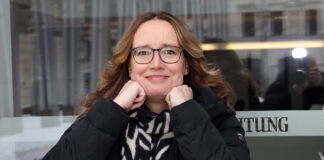 Daniela Jedlicka reist gern, besonders nach Afrika. Jetzt hat sie ihren ersten Reiseroman geschrieben, Foto: Andr&eacute; Kempner