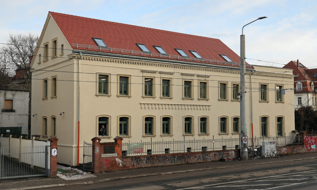 Nun soll das sanierte Erich-Zeigner-Haus in Leipzig zu einem wichtigen Anlaufpunkt werden. Foto: Andr&eacute; Kempner