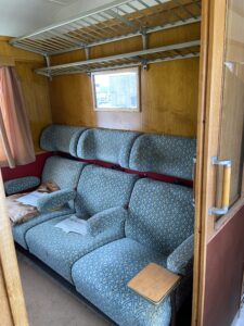 Gerade ist der Förderverein Dieselschnelltriebwagendabei, den Kölner innen zu restaurieren. Dabei wird unter anderen das Mitropa-Abteil original aufgebaut. Foto: Nannette Hoffmann