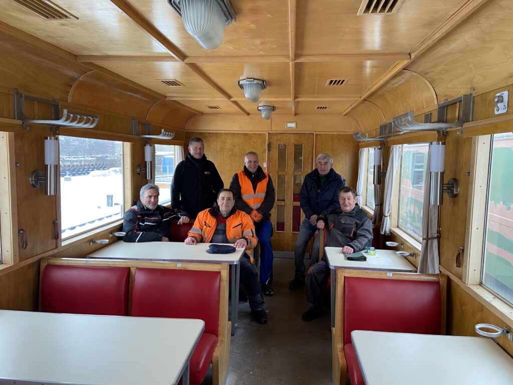 Sieben Männer in Delitzsch kümmern sich leidenschaftlich um ihren "Kölner". Mit diesen Zeitzeugen der Eisenbahngeschichte wollen sie der Nachwelt eine ganz besondere Ingenieursleistung präsentieren. Foto: Nannette Hoffmann