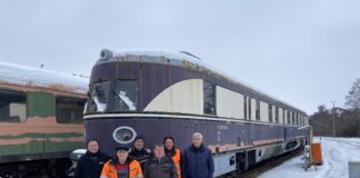 Der SVT 137 858, Bauart K&ouml;ln - auch der Fliegende K&ouml;kner genannt - ist das Herzst&uuml;ck des F&ouml;rdervereins Dieselschnelltriebwagen. Denn es ist der einzige noch vollst&auml;ndig erhaltene Zug seiner Art. Foto: Nannette Hoffmann