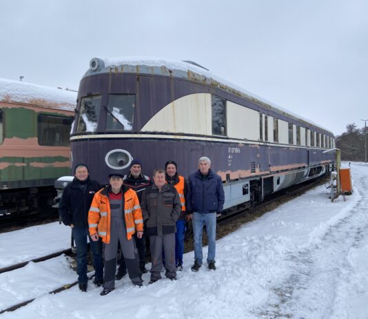 Der SVT 137 856, Bauart K&ouml;ln - auch der Fliegende K&ouml;lner genannt - ist das Herzst&uuml;ck des F&ouml;rdervereins Dieselschnelltriebwagen. Denn es ist der einzige noch vollst&auml;ndig erhaltene Zug seiner Art. Foto: Nannette Hoffmann