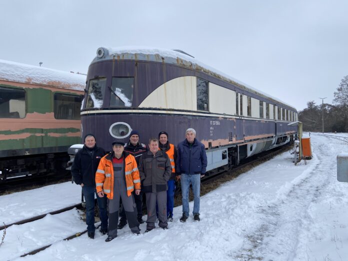 IMG_0957 Der SVT 137 856, Bauart Köln - auch der Fliegende Kölner genannt - ist das Herzstück des Fördervereins Dieselschnelltriebwagen. Denn es ist der einzige noch vollständig erhaltene Zug seiner Art. Foto: Nannette Hoffmann
