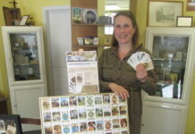 Skatspiel als kleiner Reiseführer durch das Altenburger Land Anne Barnitzke präsentierte die neue Skatspiel-Sonderedition des Altenburger Landes. Foto: Reinhard Weber