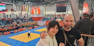 Anna Lorenz, hier mit ihrem Trainer Robert Becke, vertrat die Judoka des D&ouml;belner SC bei der Deut- schen Einzelmeisterschaft U21. Foto: Claudia M&uuml;ller
