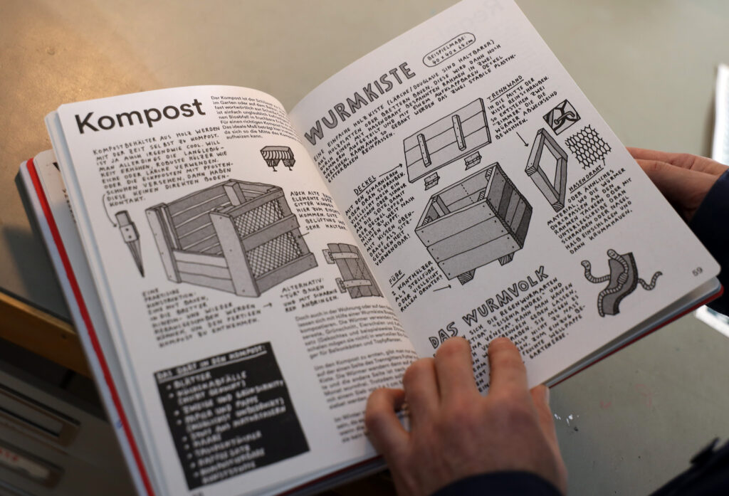 Wie baue ich einen Kompost? In Konrad Staischs Buch gibt es eineeinfache Anleitung f&uuml;r das Vorhaben. Foto: Andr&eacute; Kempner